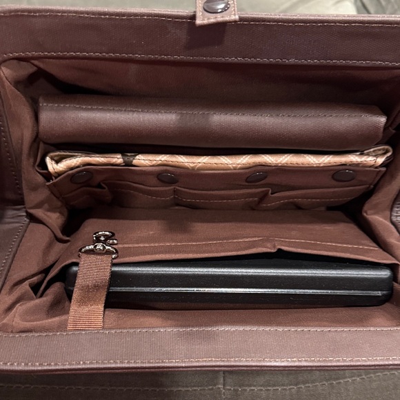 Petunia Pickle Bottom Cross Town Clutch - Picture 3 of 7